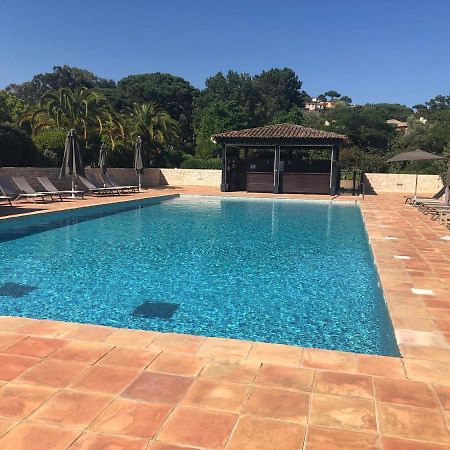 Charmantes Haus Im Golf Club Saint Tropez Esterno foto