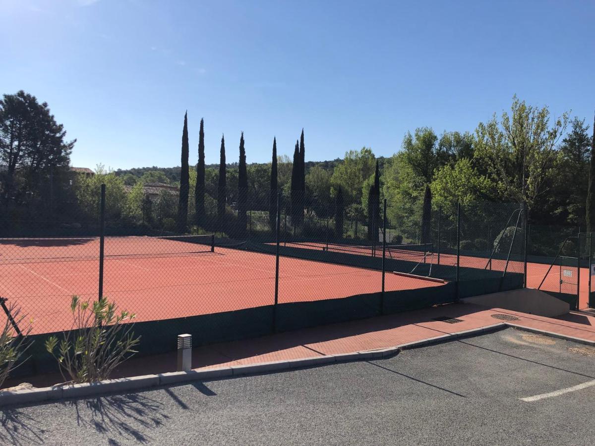 Charmantes Haus Im Golf Club Saint Tropez Esterno foto