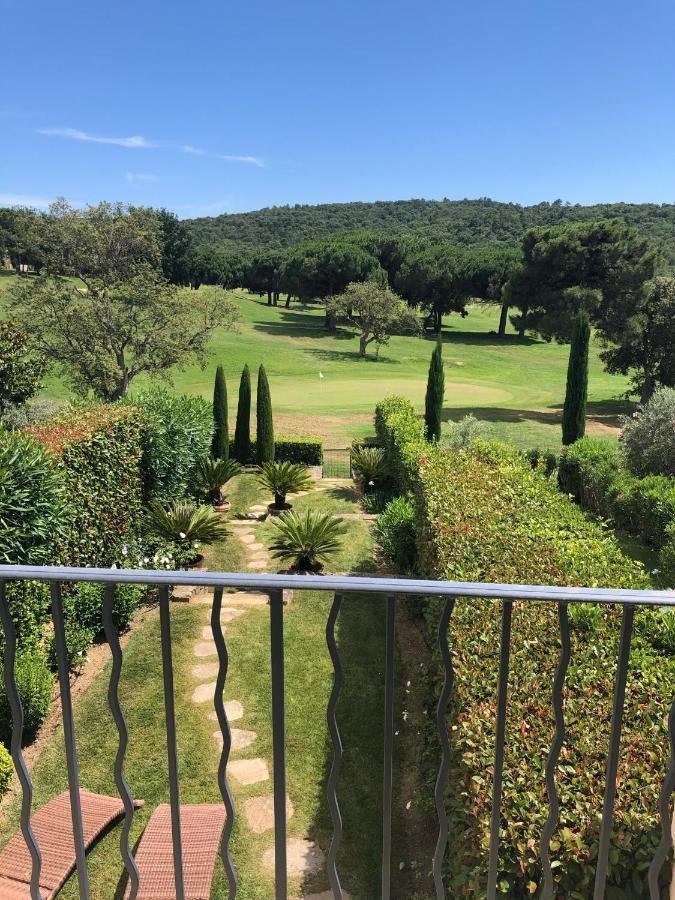 Charmantes Haus Im Golf Club Saint Tropez Esterno foto