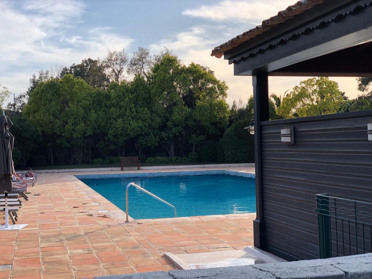 Charmantes Haus Im Golf Club Saint Tropez Esterno foto