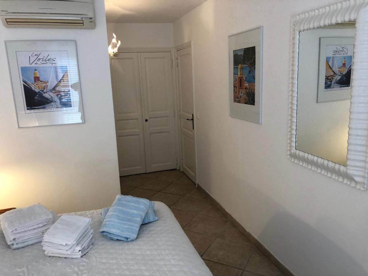 Charmantes Haus Im Golf Club Saint Tropez Esterno foto