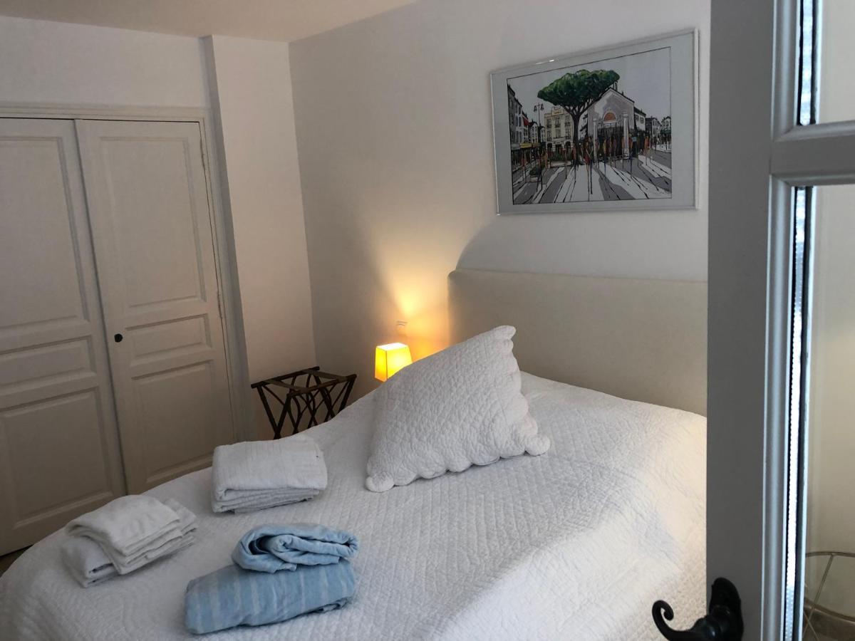 Charmantes Haus Im Golf Club Saint Tropez Esterno foto